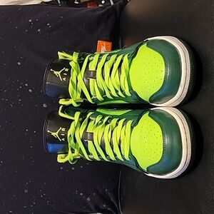 Air Jordan 1 Mid Hulk 2013
